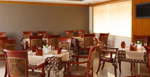 Hotel Gopalapuram International Pollāchi Buitenkant foto
