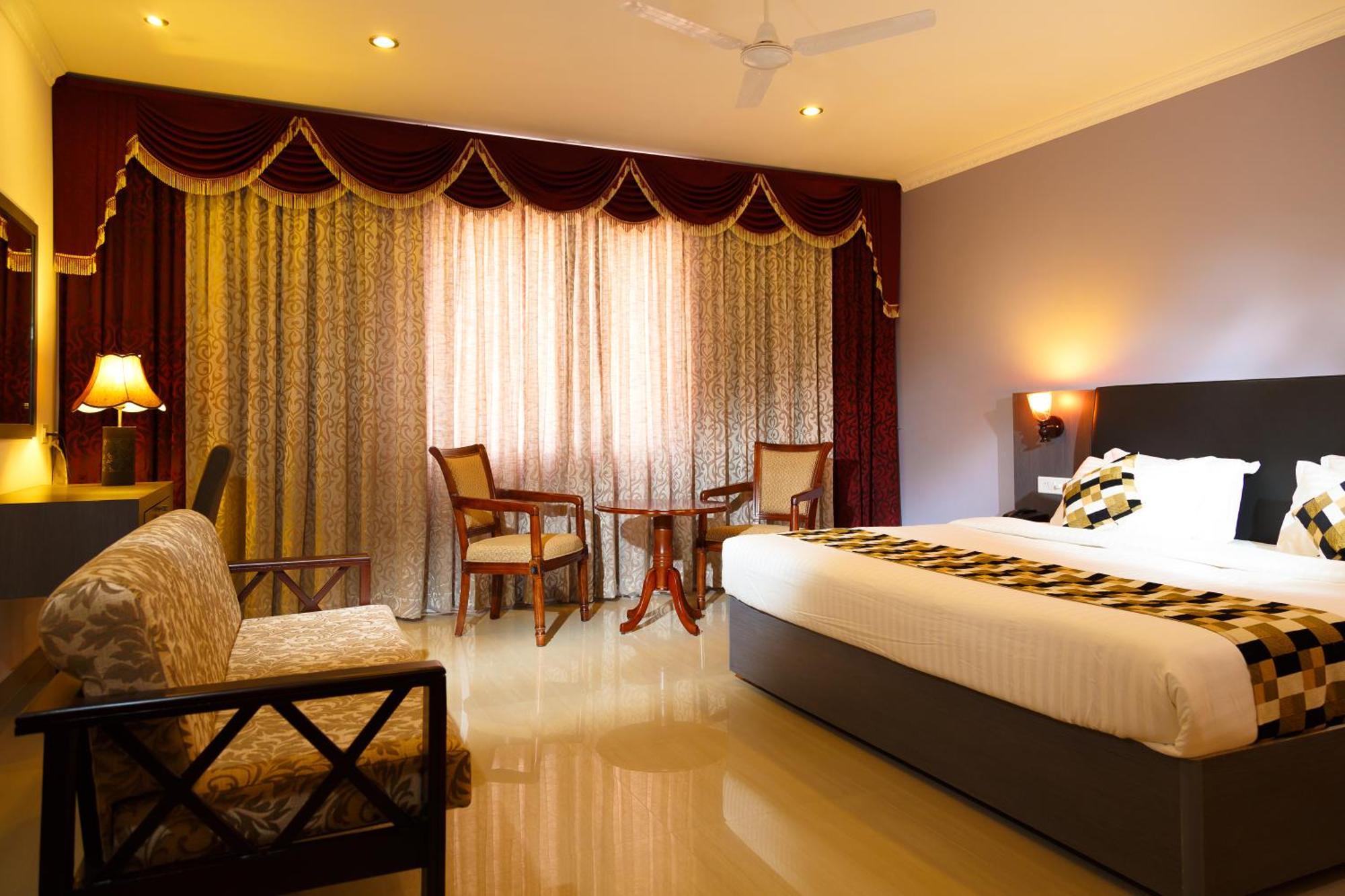 Hotel Gopalapuram International Pollāchi Buitenkant foto