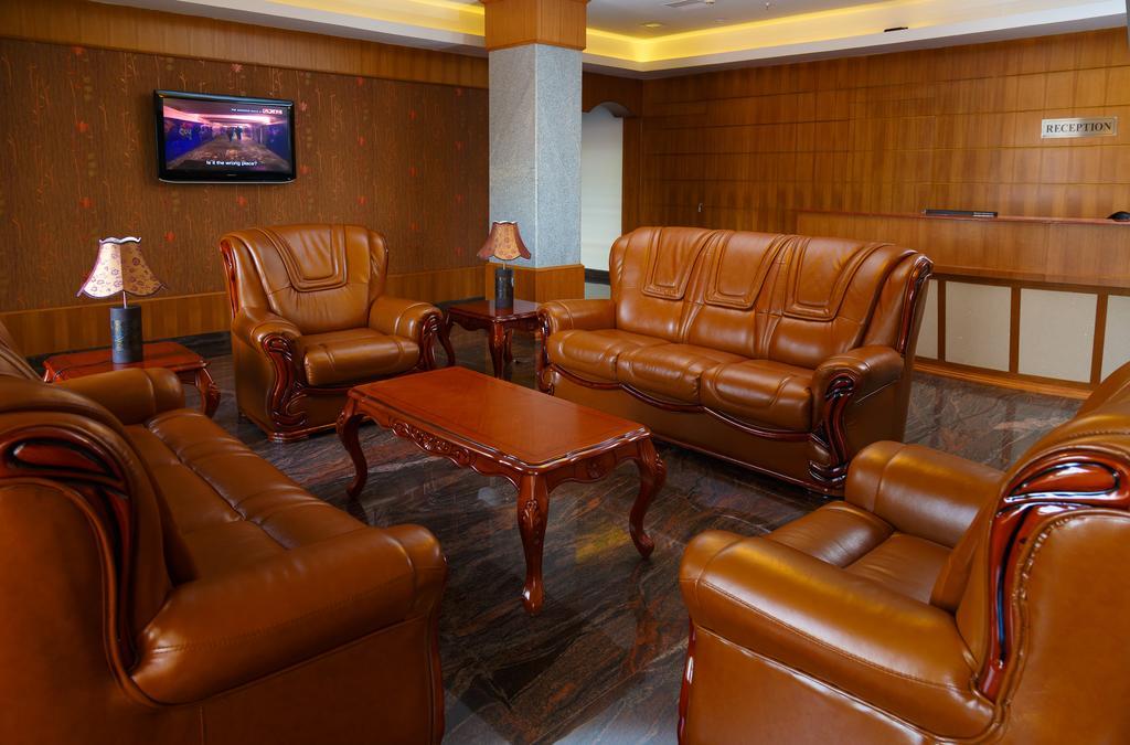 Hotel Gopalapuram International Pollāchi Buitenkant foto