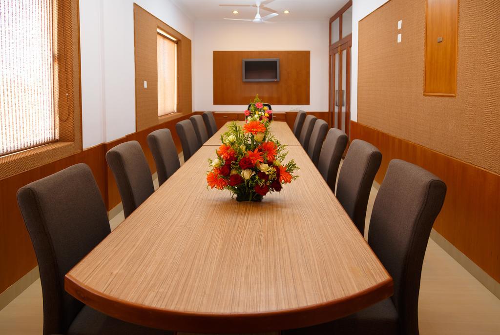 Hotel Gopalapuram International Pollāchi Buitenkant foto