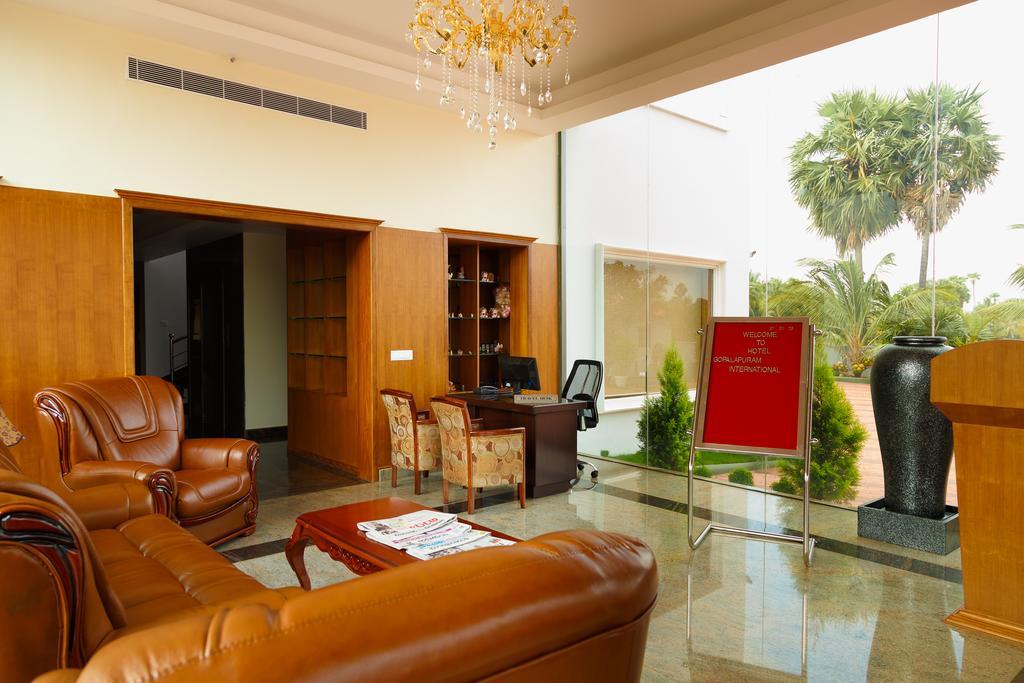 Hotel Gopalapuram International Pollāchi Buitenkant foto
