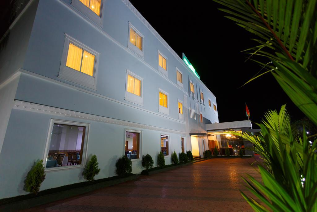 Hotel Gopalapuram International Pollāchi Buitenkant foto