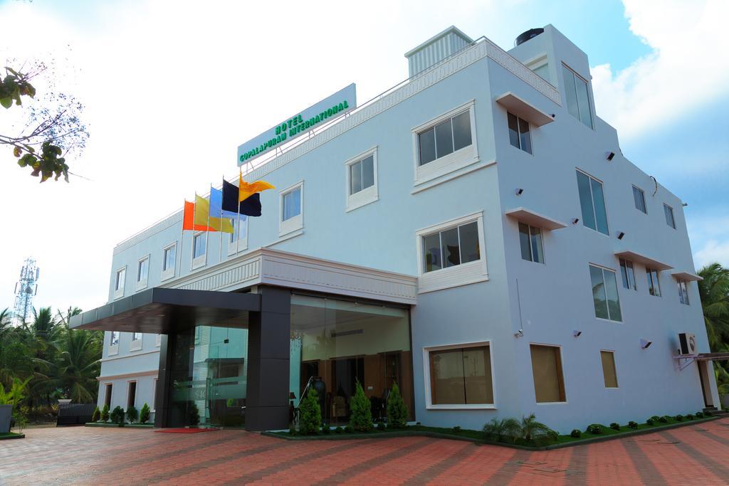 Hotel Gopalapuram International Pollāchi Buitenkant foto