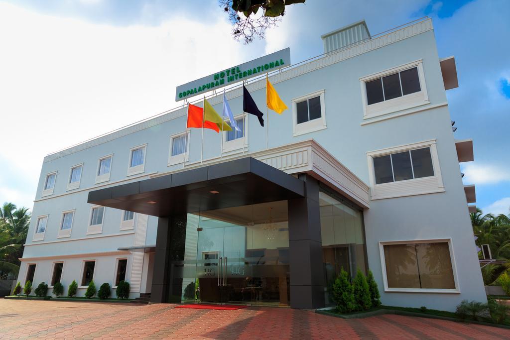 Hotel Gopalapuram International Pollāchi Buitenkant foto