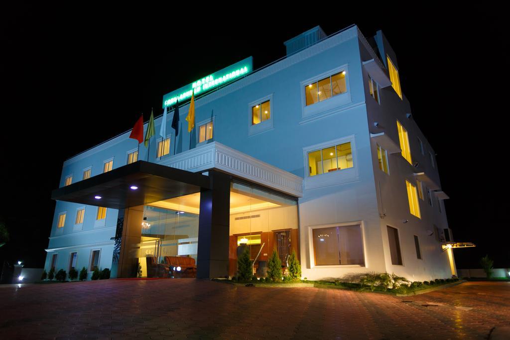 Hotel Gopalapuram International Pollāchi Buitenkant foto