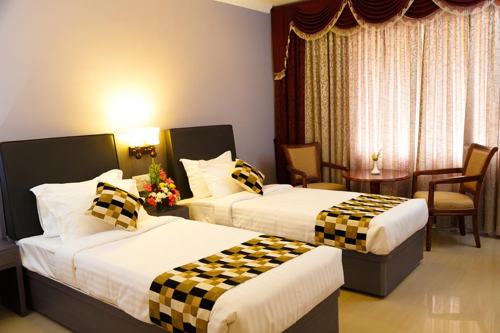Hotel Gopalapuram International Pollāchi Buitenkant foto
