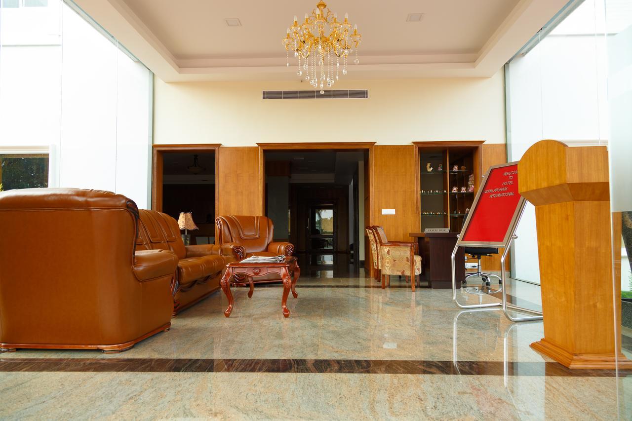 Hotel Gopalapuram International Pollāchi Buitenkant foto